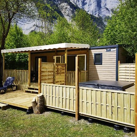 Camping Le Colporteur Ξενοδοχείο Le Bourg-dʼOisans Εξωτερικό φωτογραφία