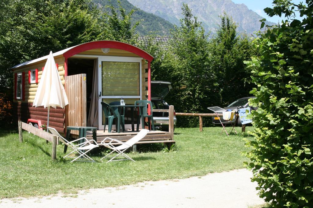 Camping Le Colporteur Ξενοδοχείο Le Bourg-dʼOisans Εξωτερικό φωτογραφία
