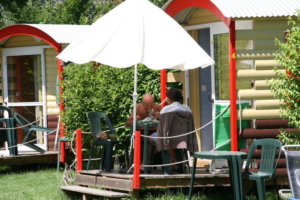 Camping Le Colporteur Ξενοδοχείο Le Bourg-dʼOisans Εξωτερικό φωτογραφία